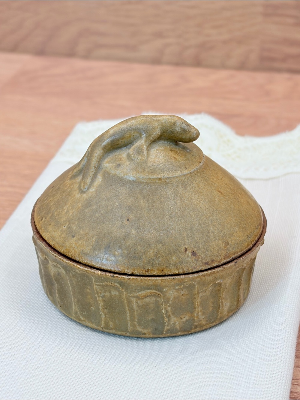 Vintage Wheel Thrown Stoneware Studio Pottery Lidded Trinket Box W/Seal Handle